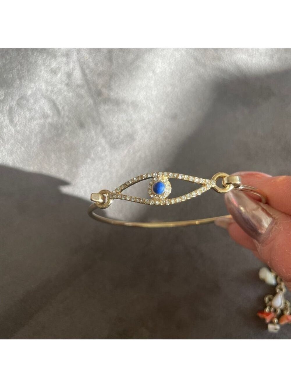 Costume jewelry bundle earrings and bracelets - Picture 5 of 5